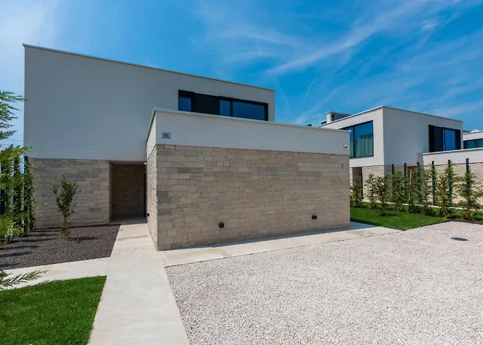 Lovely In Nova Vas With Sauna Vakantiehuis Poreč