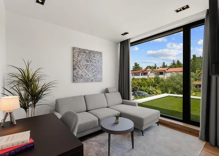 Будинок відпочинку Lovely In Nova Vas With Sauna Пореч